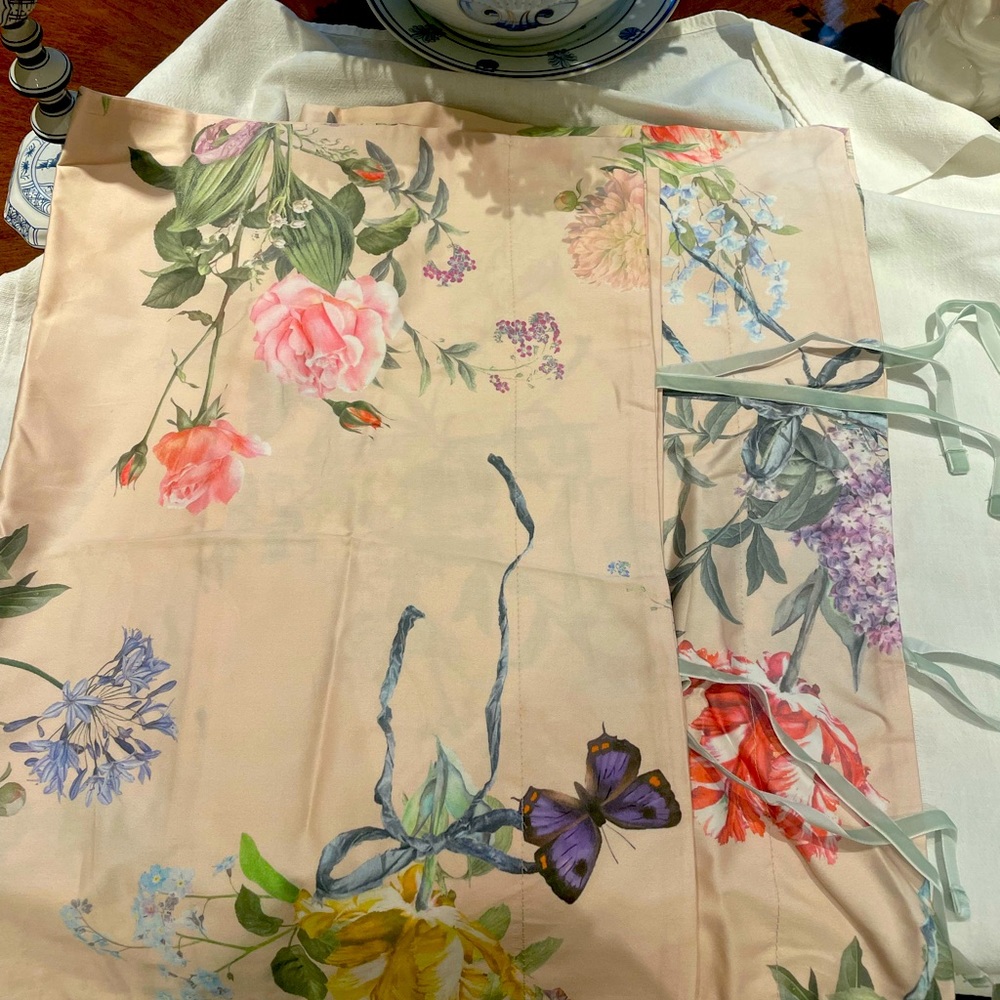 Monique Lhuillier For Pottery Barb floral bouquet pillow shams